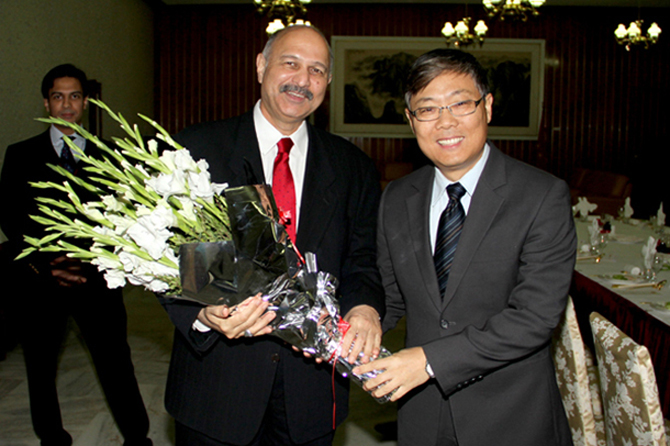 Ambassador Liu Jian commemorates the successful convention of the 18th National Congress and China's Leadership Transition with the Pakistan-China Institute